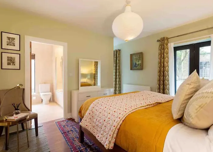 Spectacular 2 Bedroom Apartment With Sunny Garden & Terrace Dublin